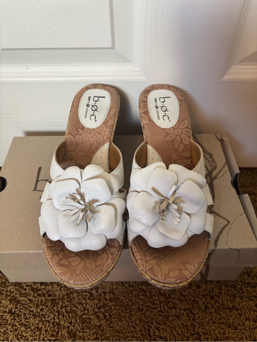 b.o.c. White Floral Slide Clogs